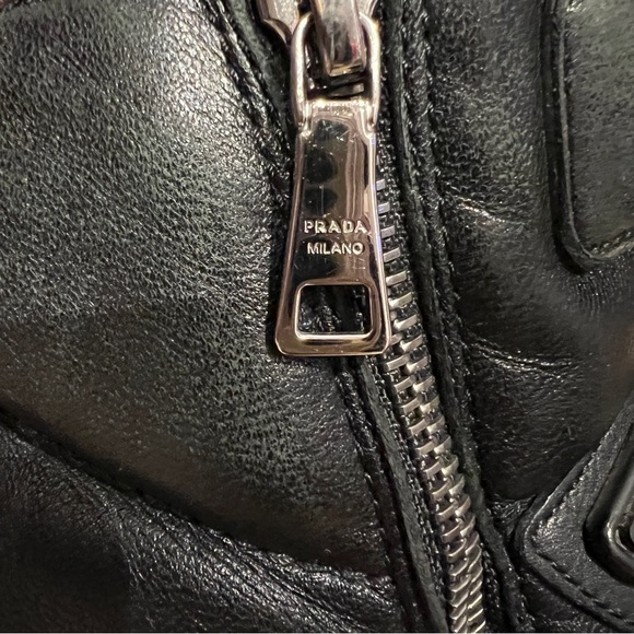 Auth PRADA Leather high top sneakers. Black. Men's size 8. Velcro strap. - Picture 7 of 14